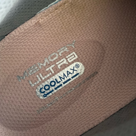 Fila Running Shoes (size 8) - Picture 6 of 12